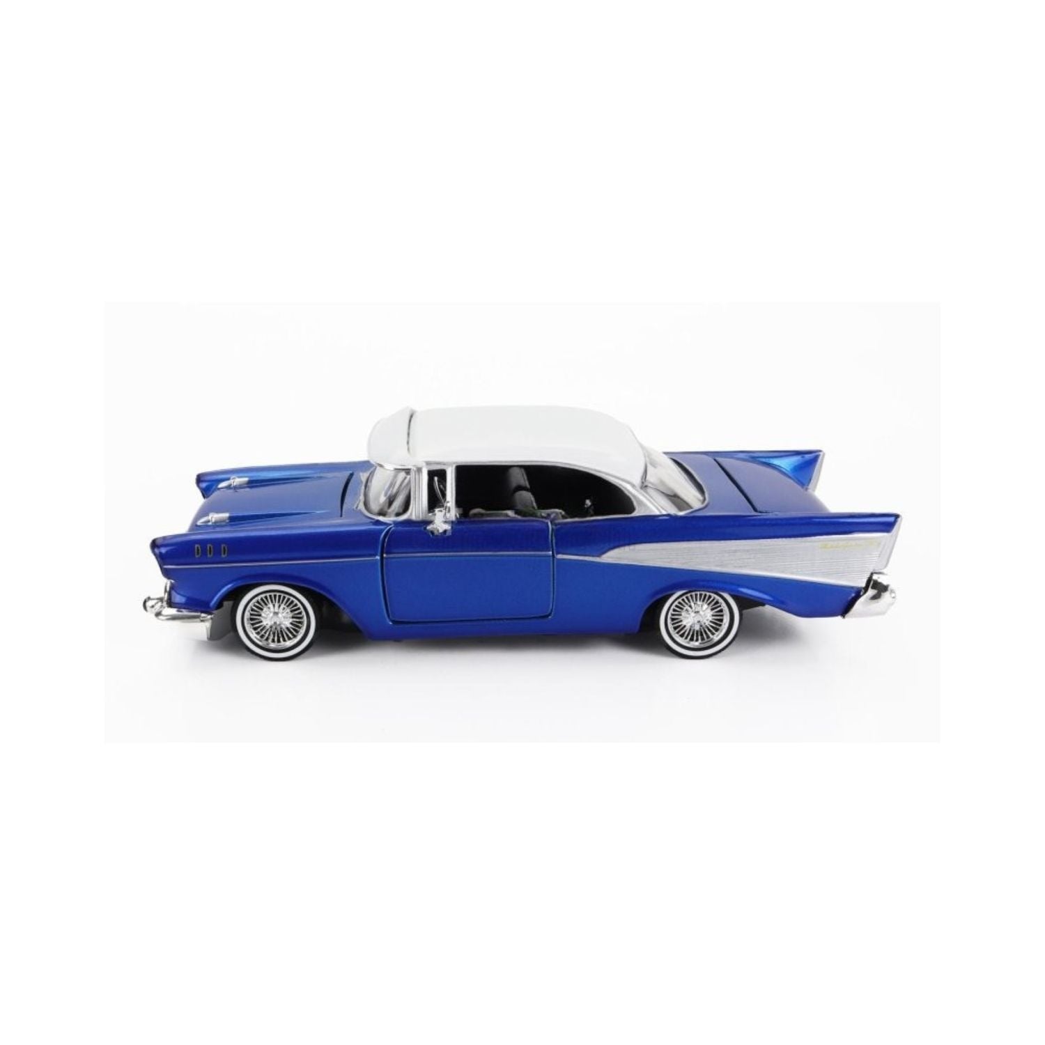 Motormax Get Low Series Diecast Scale Model – 1957 Chevy Bel Air - Candy Blue / White Scale 1:24