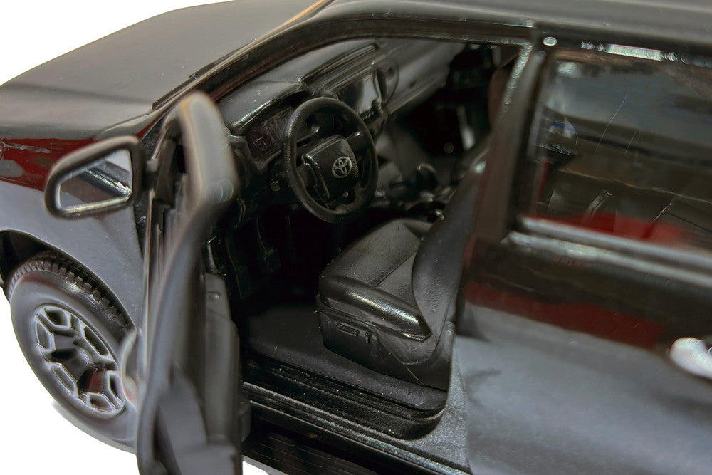 Maisto Scale 1:27 Toyota Hilux Double Cab - Black