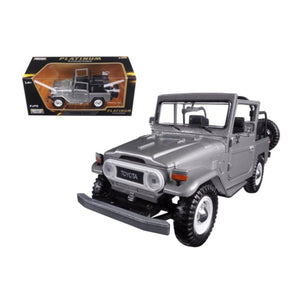 Motormax 1:24 Toyota FJ40 Platinum Collection Silver