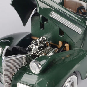 Motormax Chevrolet Coupe Arabian Green 1939 1:24 Scale Diecast Car